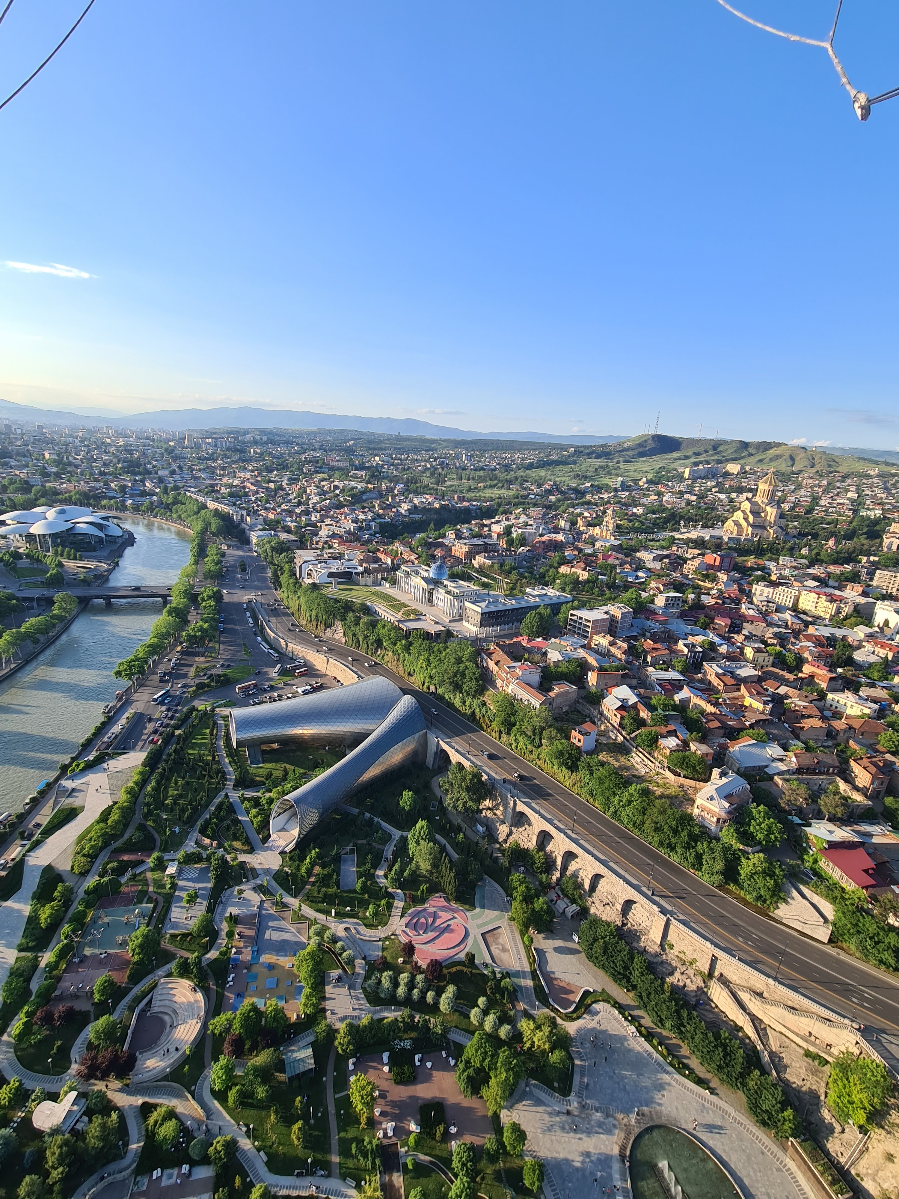 Представление музыкального фонтана летними вечерами